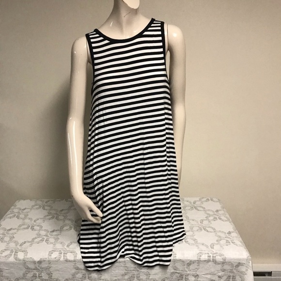 𝅺flowey black and white stripped dress - Picture 2 of 5